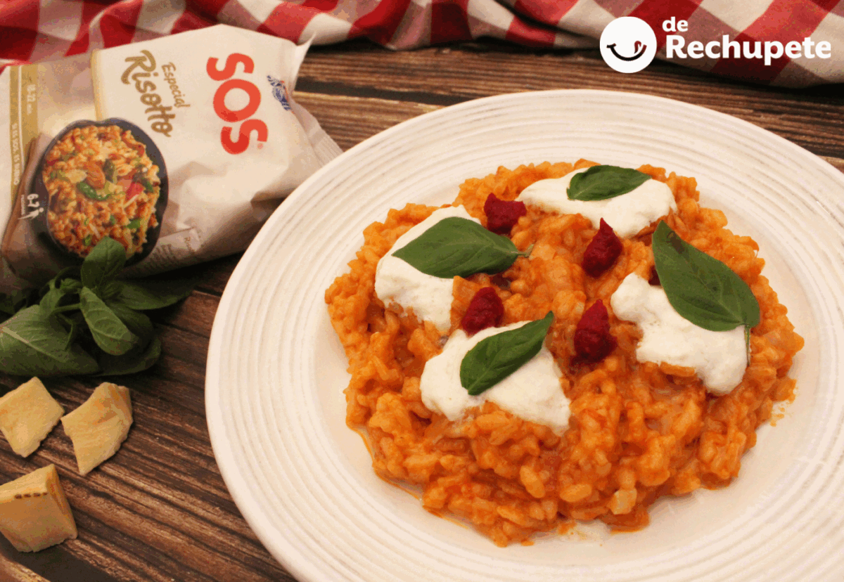 Risotto de tomate fresco con burrata y albahaca