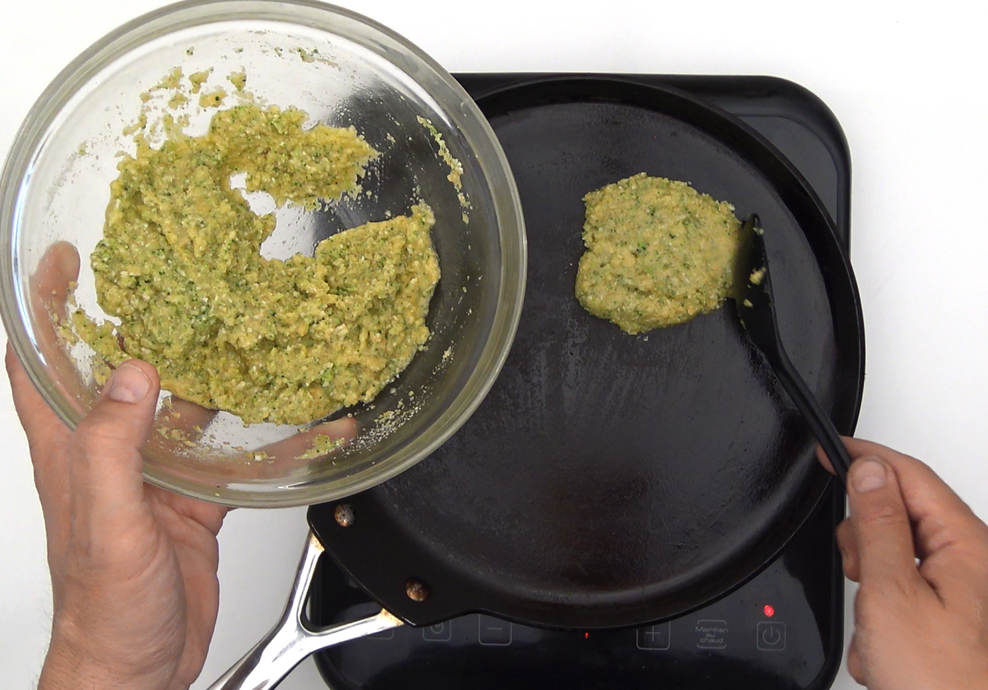 Tortitas de brócoli. Tres recetas distintas para que no te aburras del brócoli