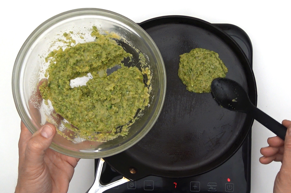 Tortitas de brócoli. Tres recetas distintas para que no te aburras del brócoli