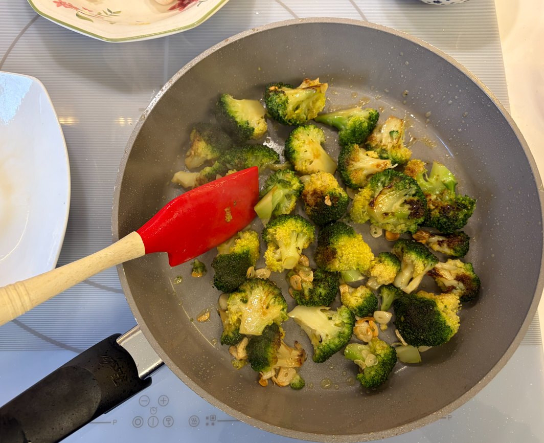 Brócoli al ajillo. Receta fácil, rápida y llena de sabor para el día a día