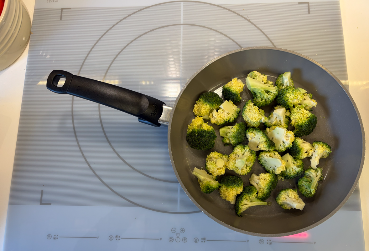 Brócoli al ajillo. Receta fácil, rápida y llena de sabor para el día a día
