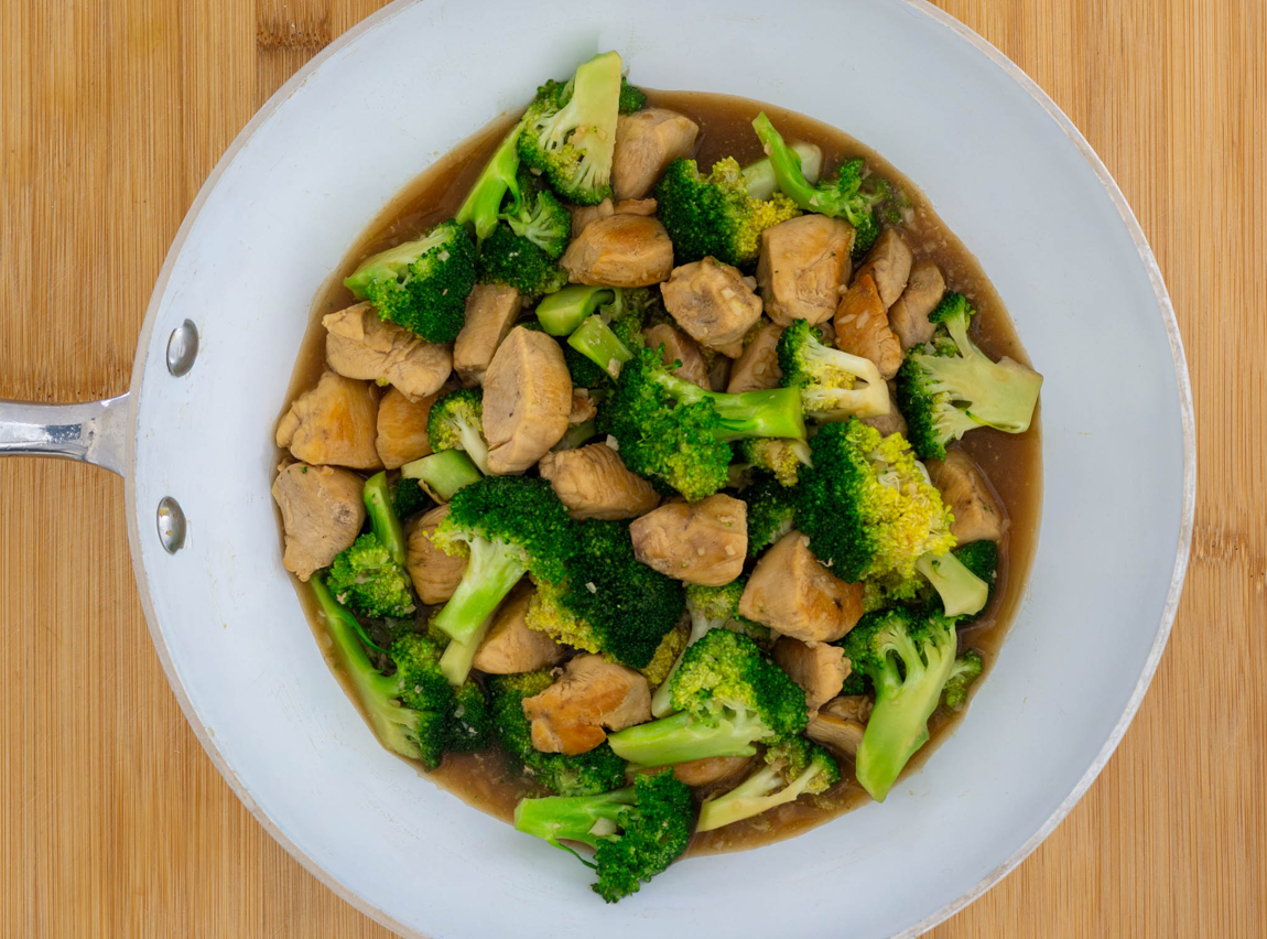 Brócoli con pollo. Receta fácil, ligera y saludable