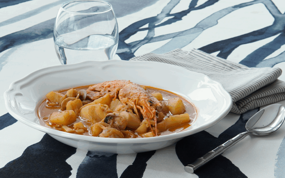 Caldereta de pescado y marisco, una receta de toma pan y moja