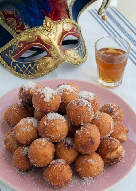 Castagnole. Postre italiano de Carnaval