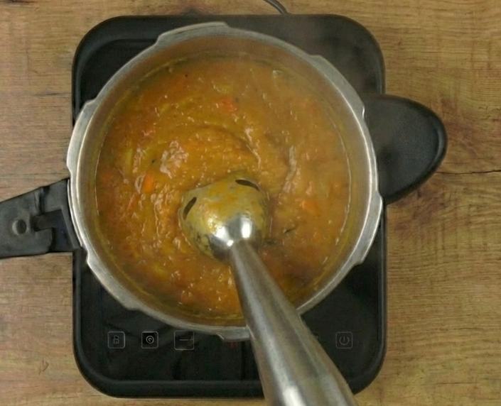 Crema de verduras rápida en olla exprés Fissler. Receta fácil, sana y lista en minutos