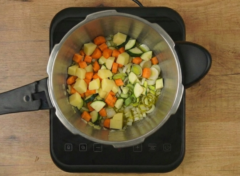 Crema de verduras rápida en olla exprés Fissler. Receta fácil, sana y lista en minutos