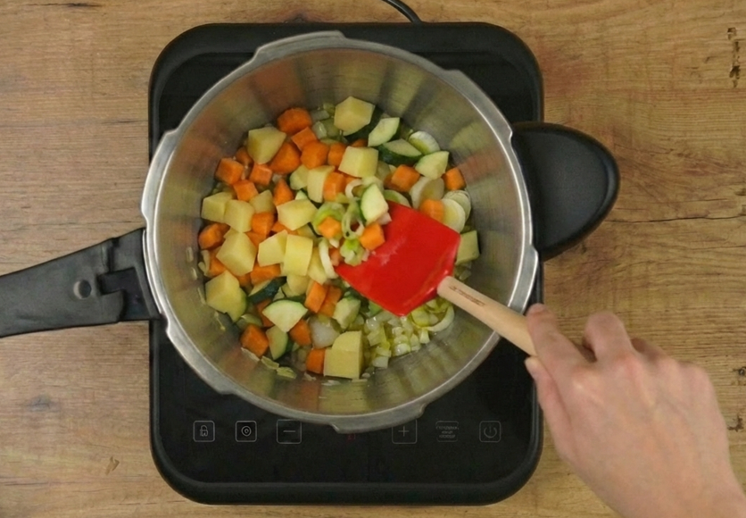 Crema de verduras rápida en olla exprés Fissler. Receta fácil, sana y lista en minutos