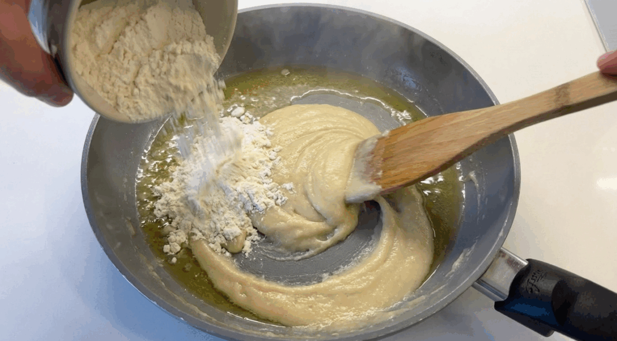 Gachamiga o gachasmigas tradicional. La receta murciana más sencilla para comer bien con cuatro cosas