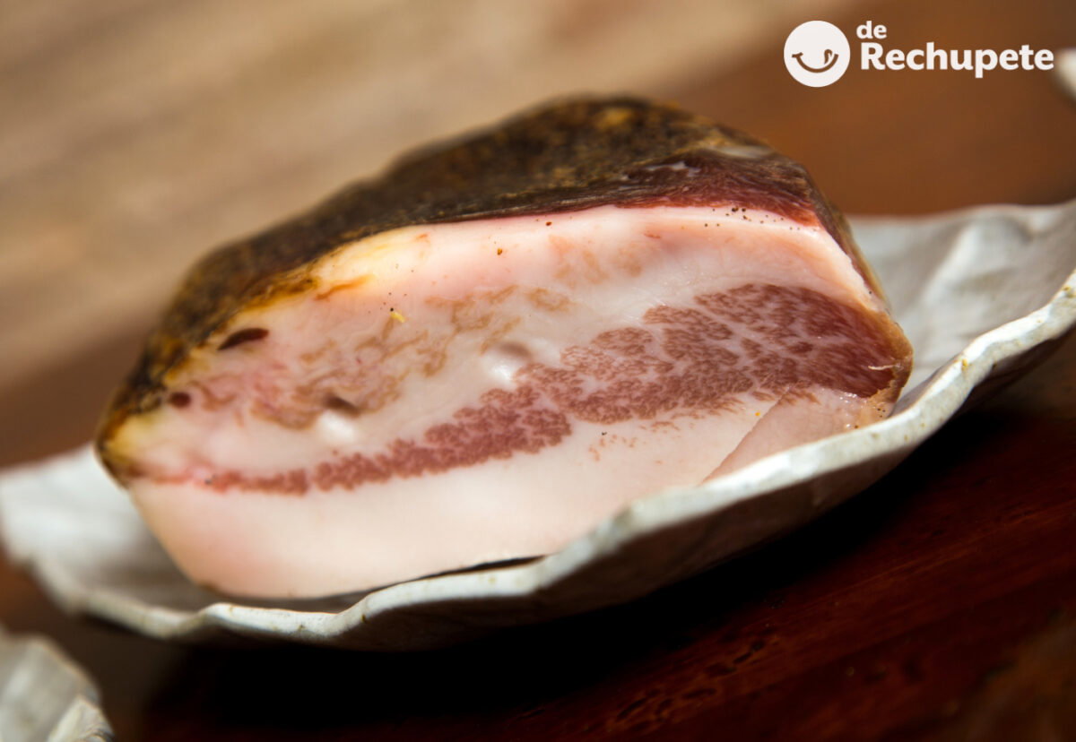 Guanciale. Qué es, origen y cómo usarlo en la cocina (y en qué se diferencia del bacon y la panceta)