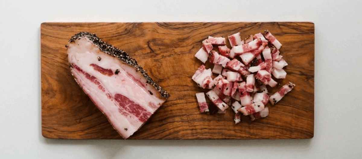 Guanciale. Qué es, origen y cómo usarlo en la cocina (y en qué se diferencia del bacon y la panceta)
