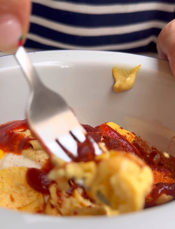 Huevos endiablados o Deviled Eggs. Una receta fácil y rápida