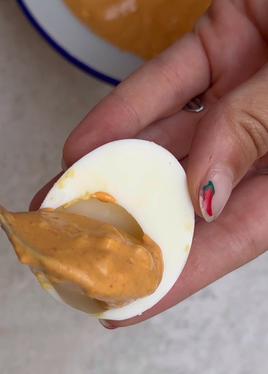 Huevos endiablados o Deviled Eggs. Una receta fácil y rápida