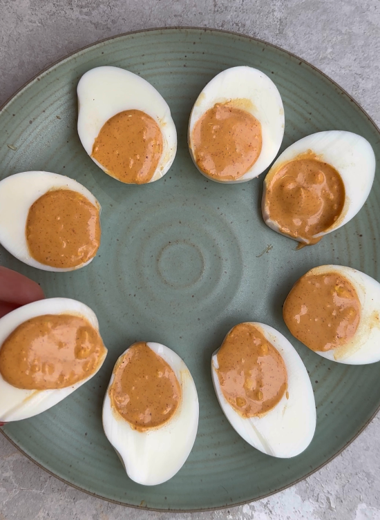 Huevos endiablados o Deviled Eggs. Una receta fácil y rápida