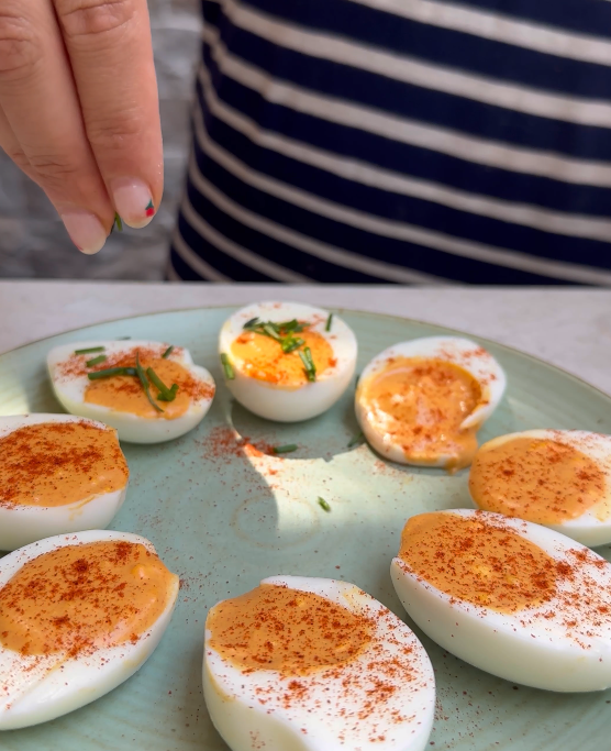Huevos endiablados o Deviled Eggs. Una receta fácil y rápida