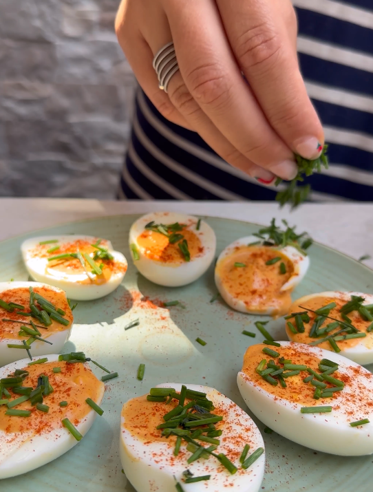 Huevos endiablados o Deviled Eggs. Una receta fácil y rápida