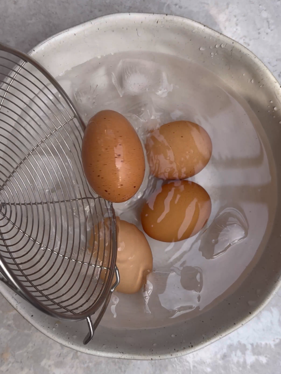 Huevos endiablados o Deviled Eggs. Una receta fácil y rápida