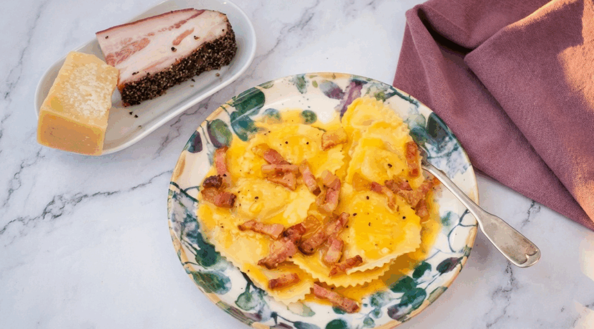 Guanciale. Qué es, origen y cómo usarlo en la cocina (y en qué se diferencia del bacon y la panceta)