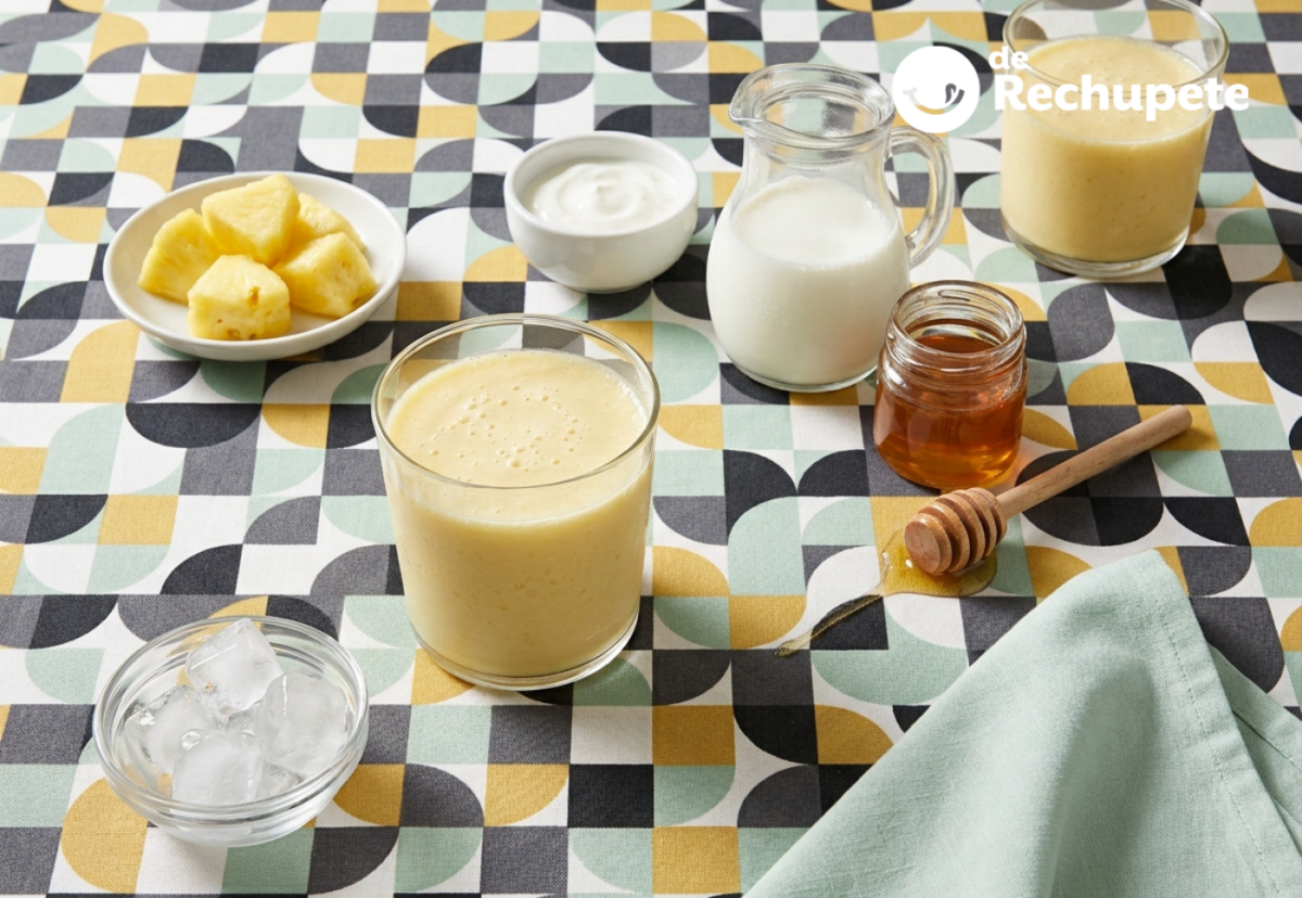 Batido de piña casero. Receta refrescante y fácil paso a paso