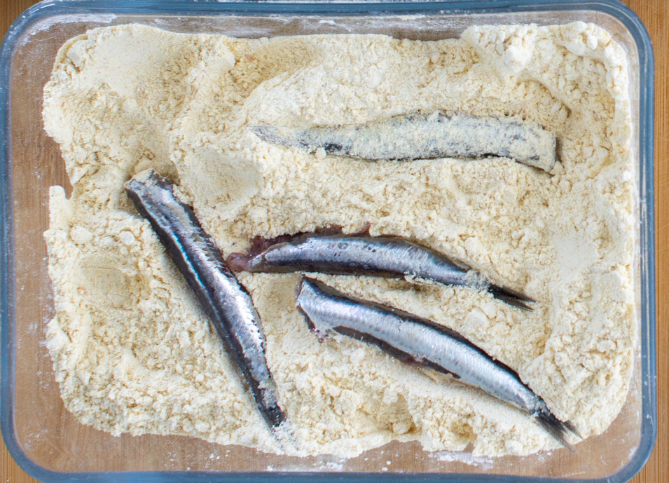 Boquerones fritos crujientes: el secreto para que queden dorados y nada grasos
