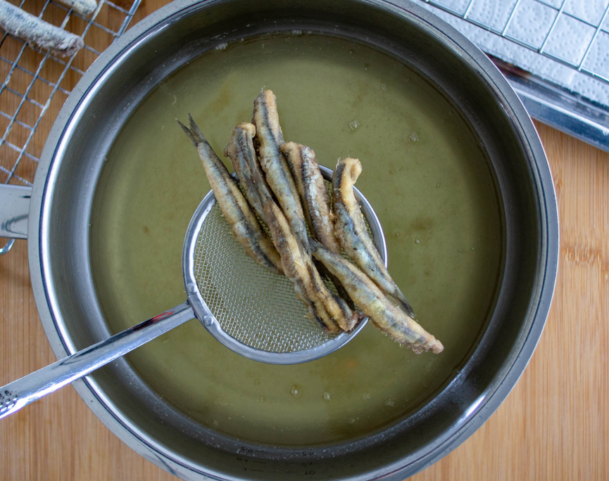 Boquerones fritos crujientes: el secreto para que queden dorados y nada grasos