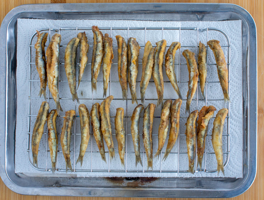 Boquerones fritos crujientes: el secreto para que queden dorados y nada grasos
