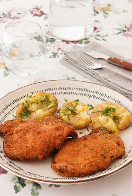 Chuletas de cerdo empanadas, el clásico de toda la vida