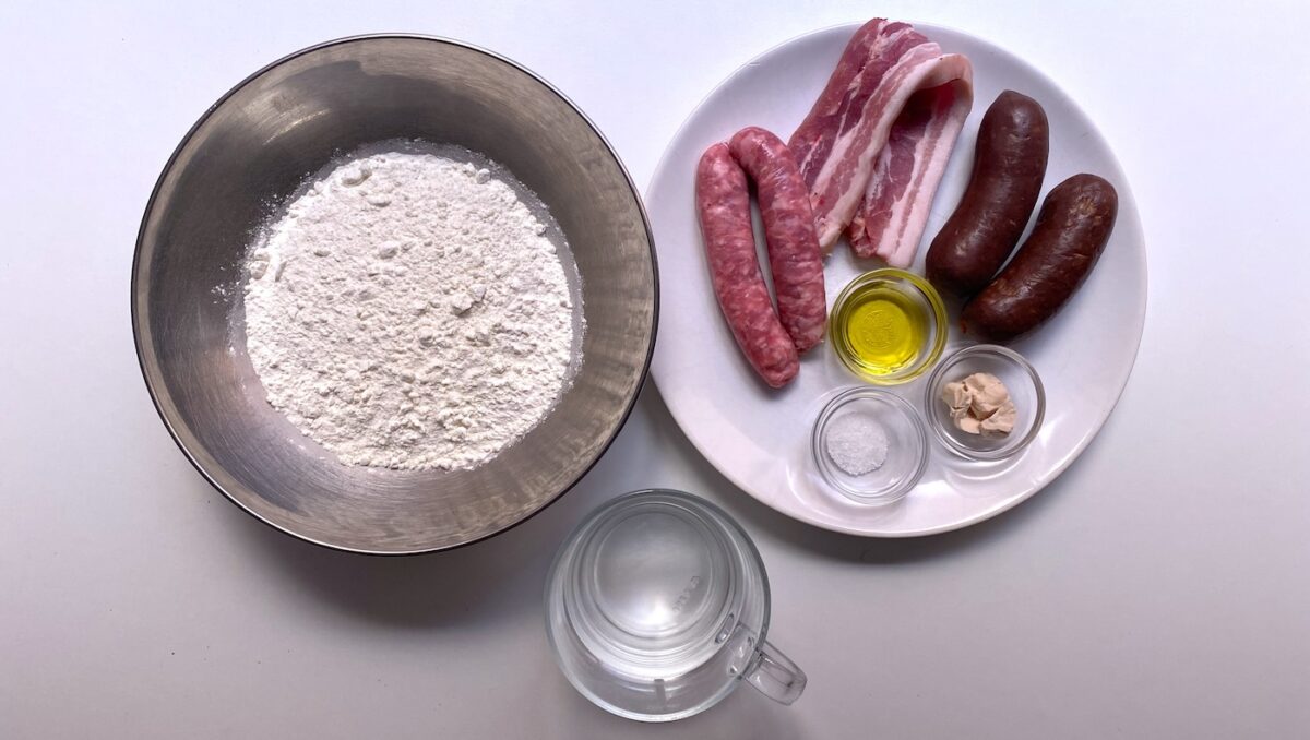 Coca de embutido valenciana. Receta fácil y deliciosa