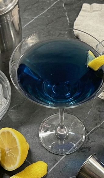 Blue Angel, un cóctel italiano fuerte y sofisticado