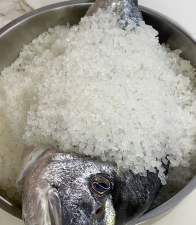 Dorada a la sal con olla exprés Fissler