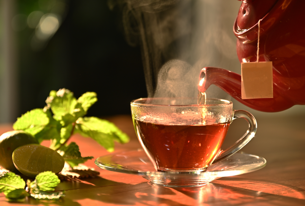 El secreto de la eterna juventud en una taza: Por qué beber té nos va a regalar años de vida