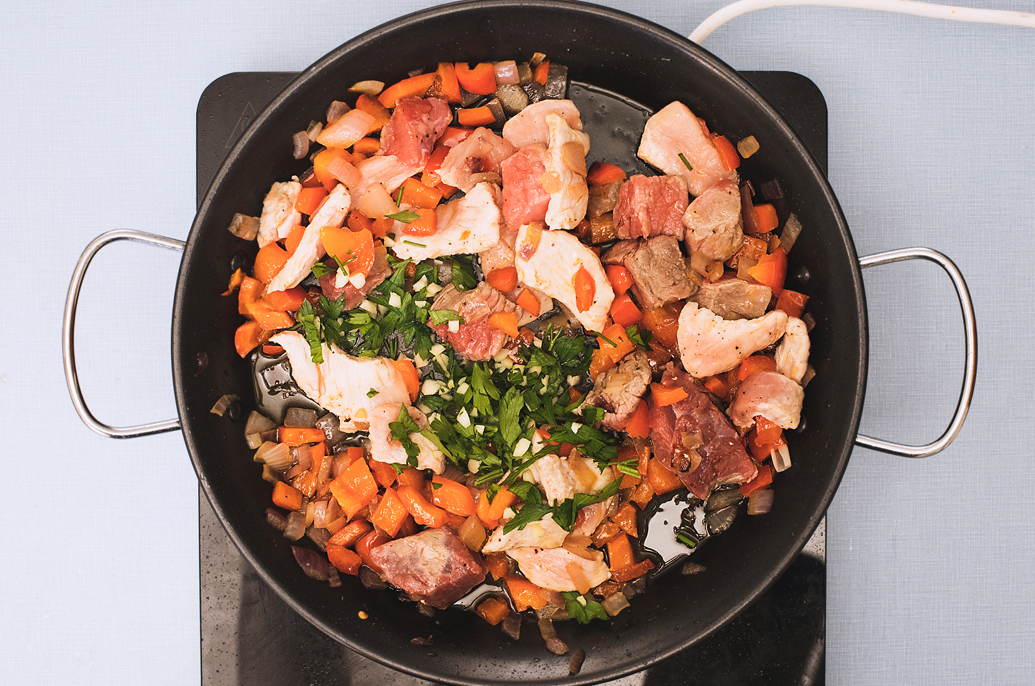 Cómo hacer fideuá de carne en casa: sencilla, económica y llena de sabor