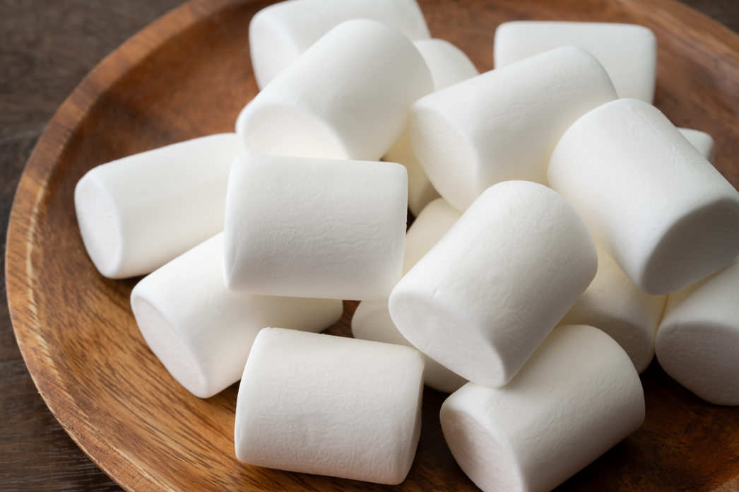 Malvaviscos o marshmallows: origen, qué son y cómo utilizarlos en la cocina