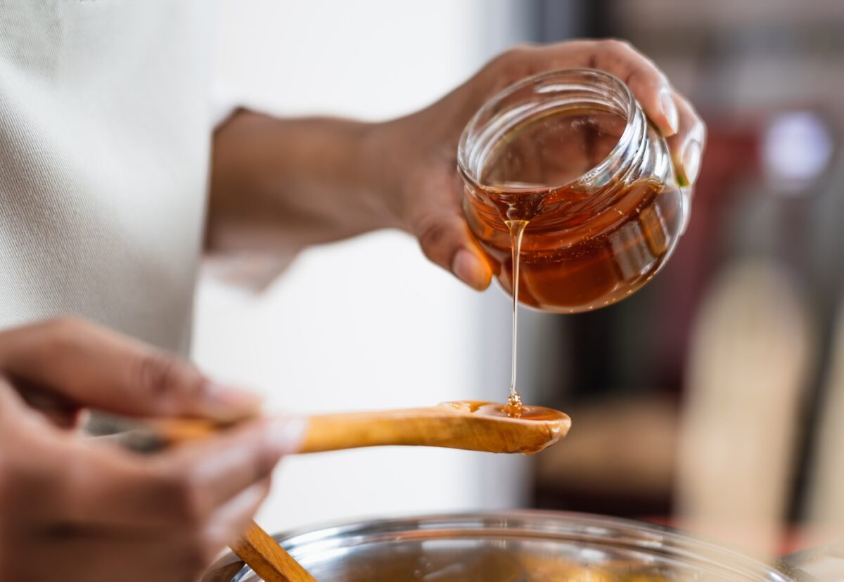 La miel en la cocina. Usos, tipos y trucos para sacarle partido en casa