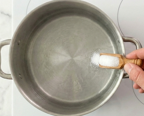 Pasta pangrattato con pan tostado y ajo, sabor del sur de Italia