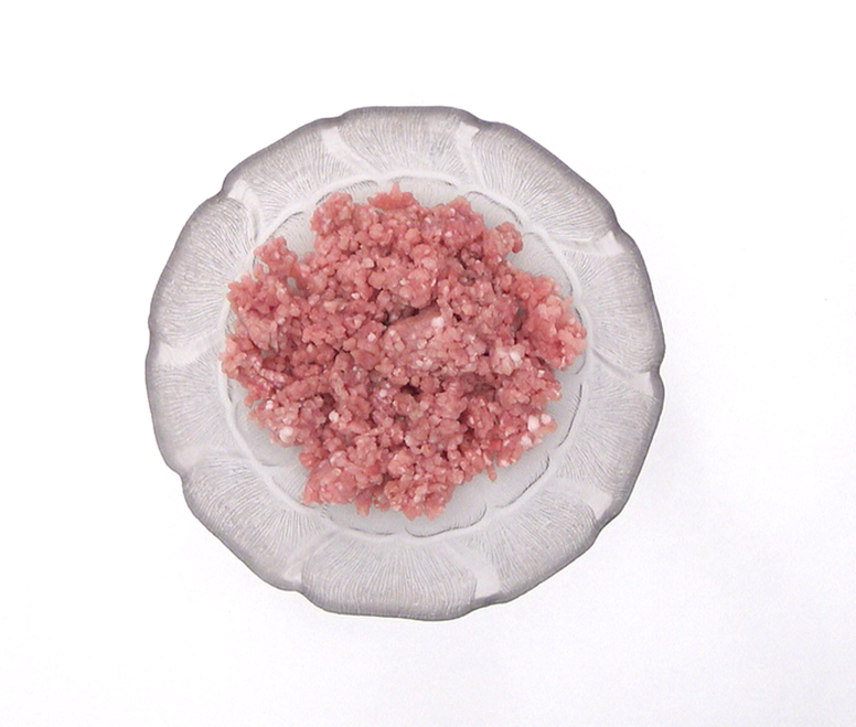 Picadillo de chorizo con patatas y huevo frito. Prepara pan porque te hará falta