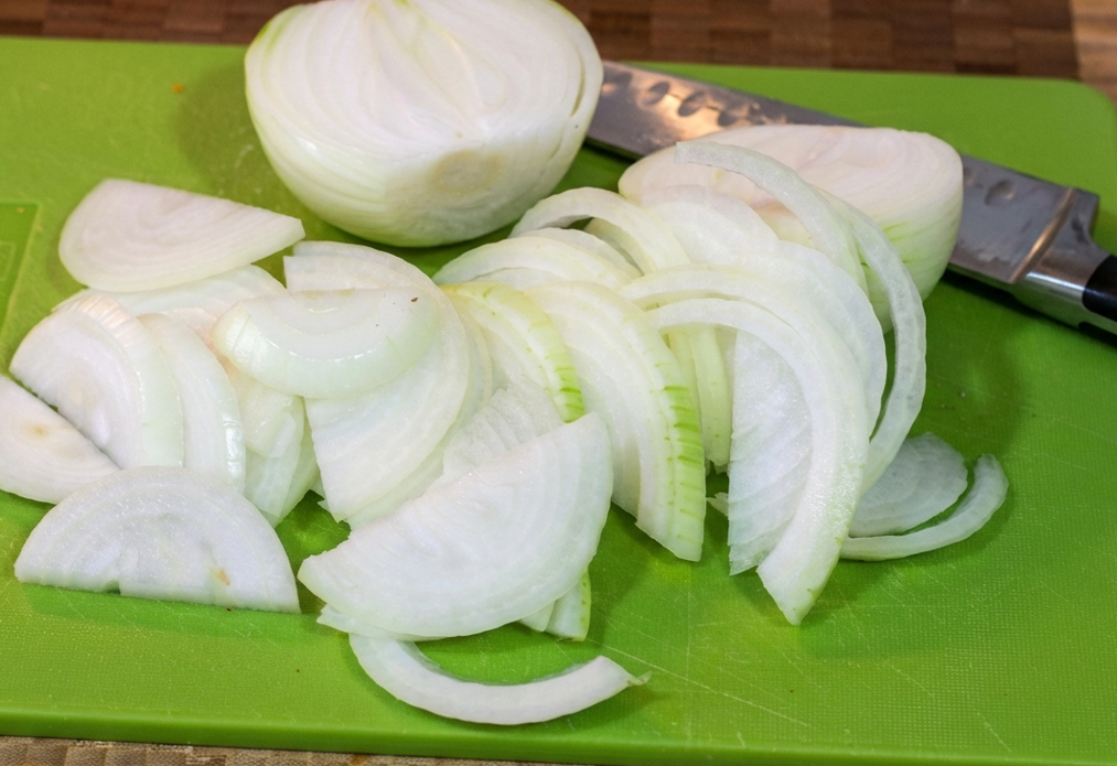 Sangre encebollada. Receta tradicional de casquería sabrosa