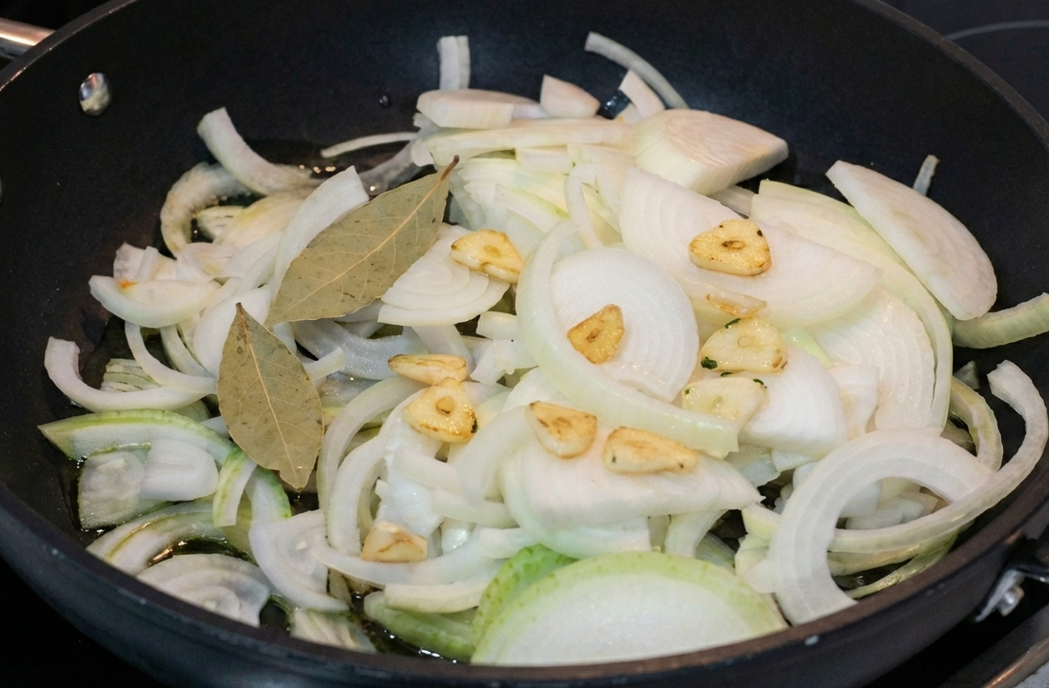 Sangre encebollada. Receta tradicional de casquería sabrosa