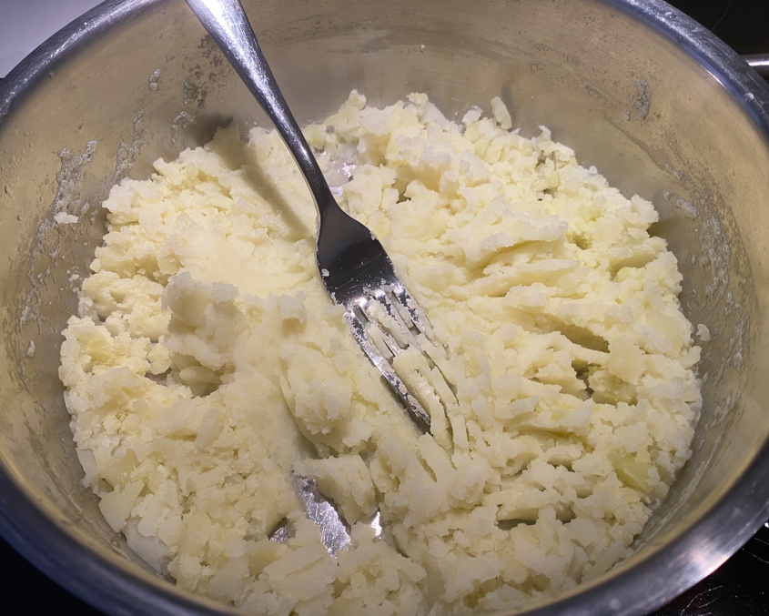 Skordalia griega tradicional, la salsa de ajo cremosa que no pasa desapercibida