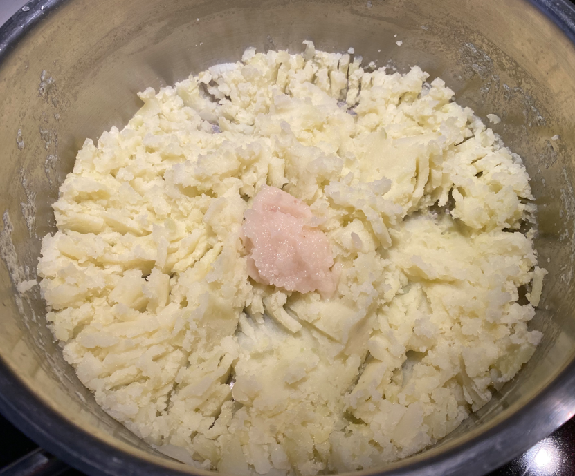 Skordalia griega tradicional, la salsa de ajo cremosa que no pasa desapercibida
