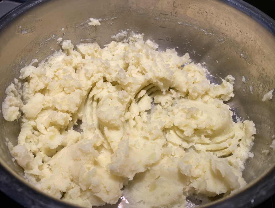 Skordalia griega tradicional, la salsa de ajo cremosa que no pasa desapercibida