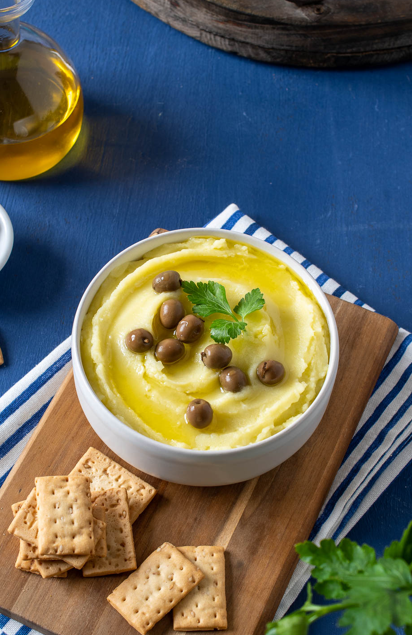 Skordalia griega tradicional, la salsa de ajo cremosa que no pasa desapercibida