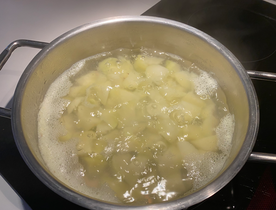 Skordalia griega tradicional, la salsa de ajo cremosa que no pasa desapercibida