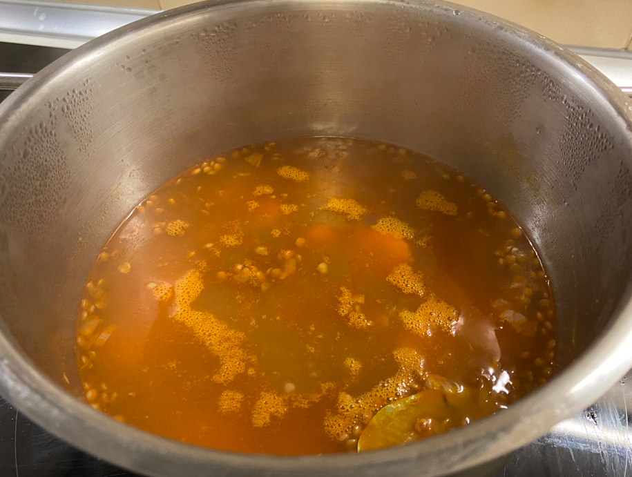 Un clásico de cuchara: sopa de lentejas fácil y casera