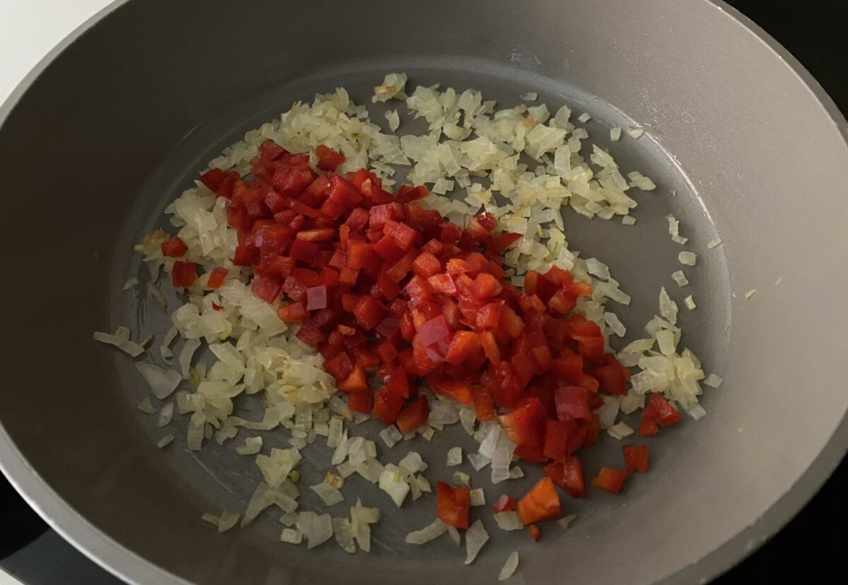 Boniatos asados rellenos al horno. Receta fácil, saludable y completa