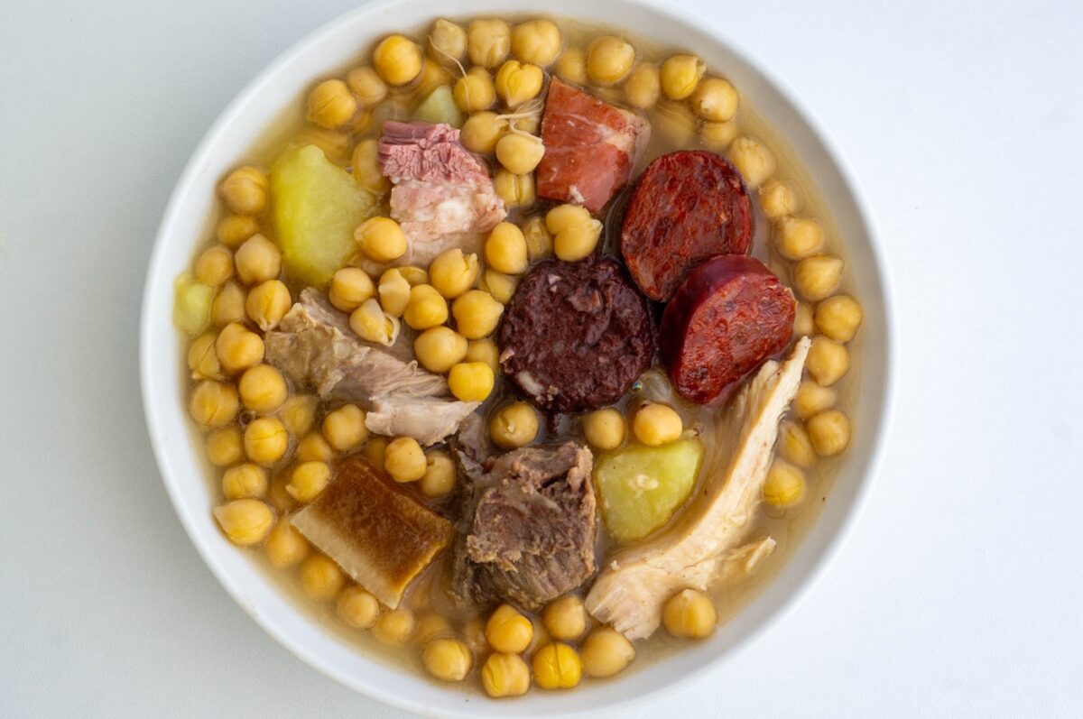 Cocido extremeño tradicional. Receta casera paso a paso como se ha hecho siempre