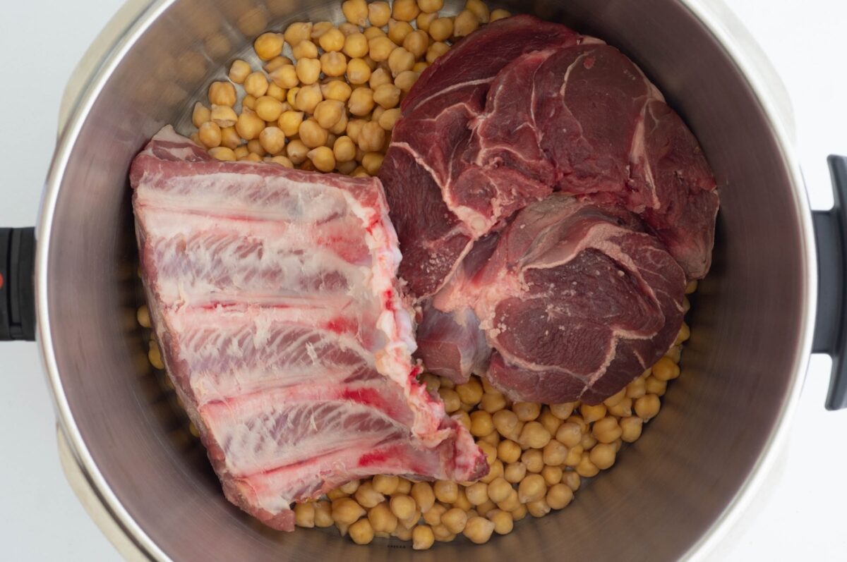 Cocido extremeño tradicional. Receta casera paso a paso como se ha hecho siempre