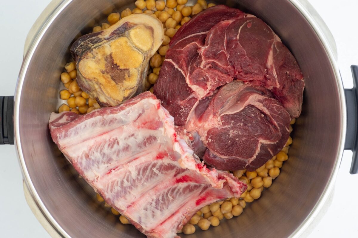 Cocido extremeño tradicional. Receta casera paso a paso como se ha hecho siempre