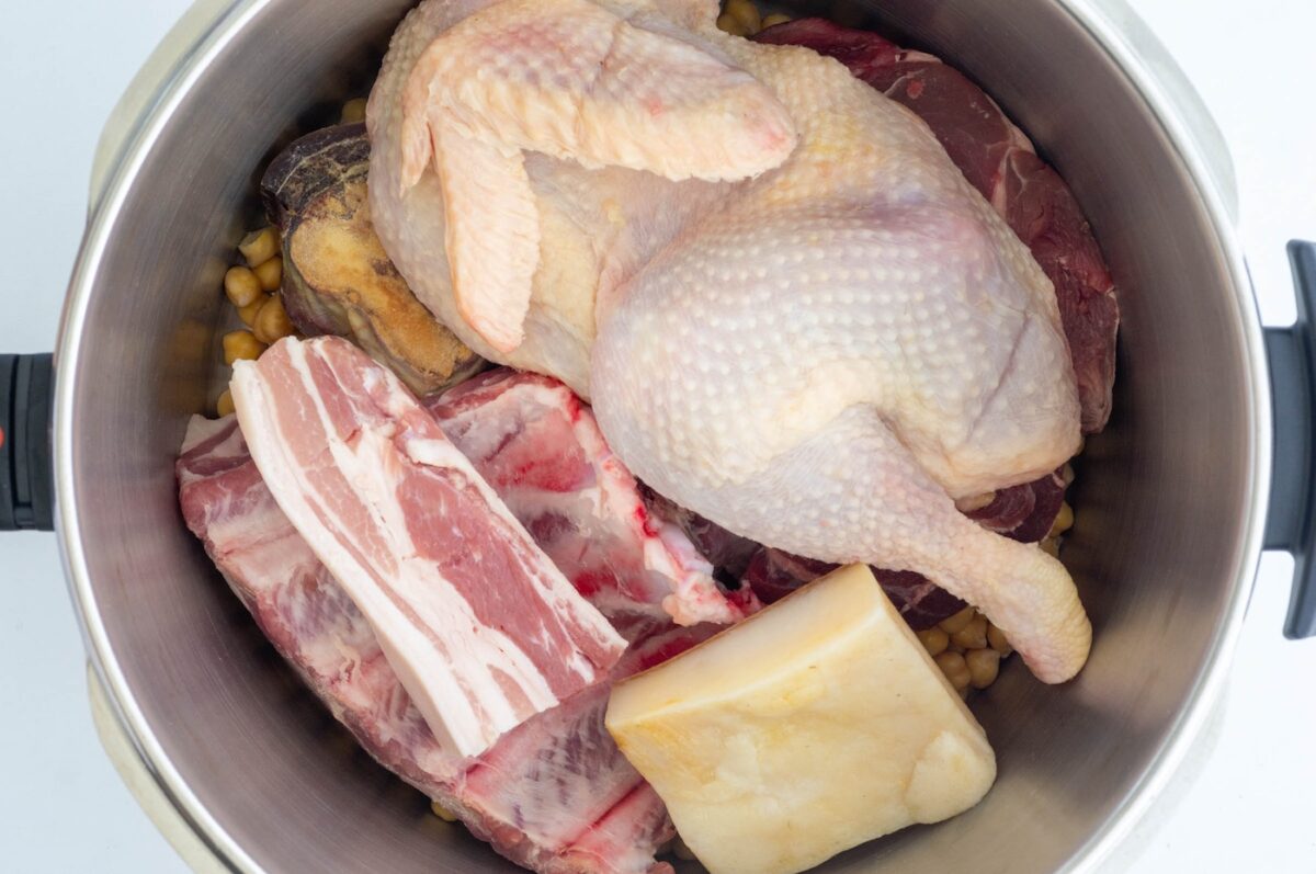Cocido extremeño tradicional. Receta casera paso a paso como se ha hecho siempre
