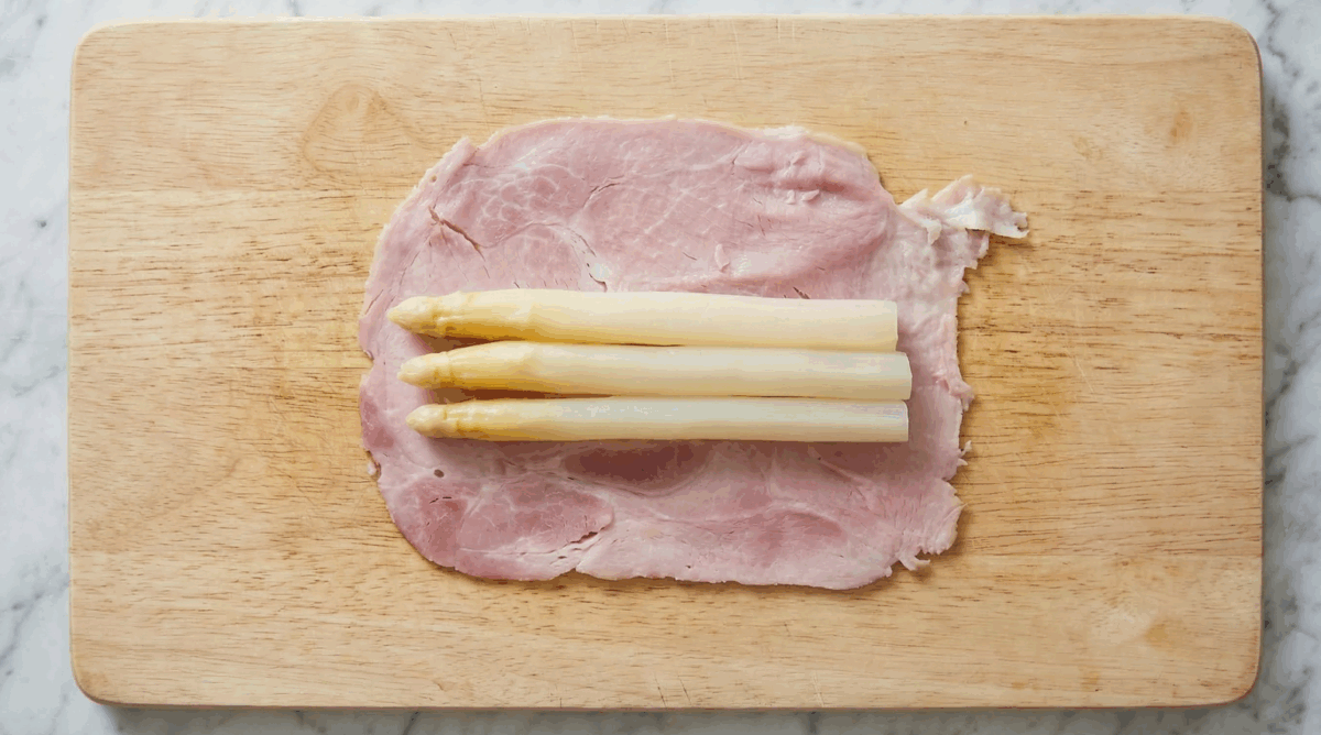 Espárragos blancos gratinados al horno con jamón y queso: receta fácil, rápida y muy resultona