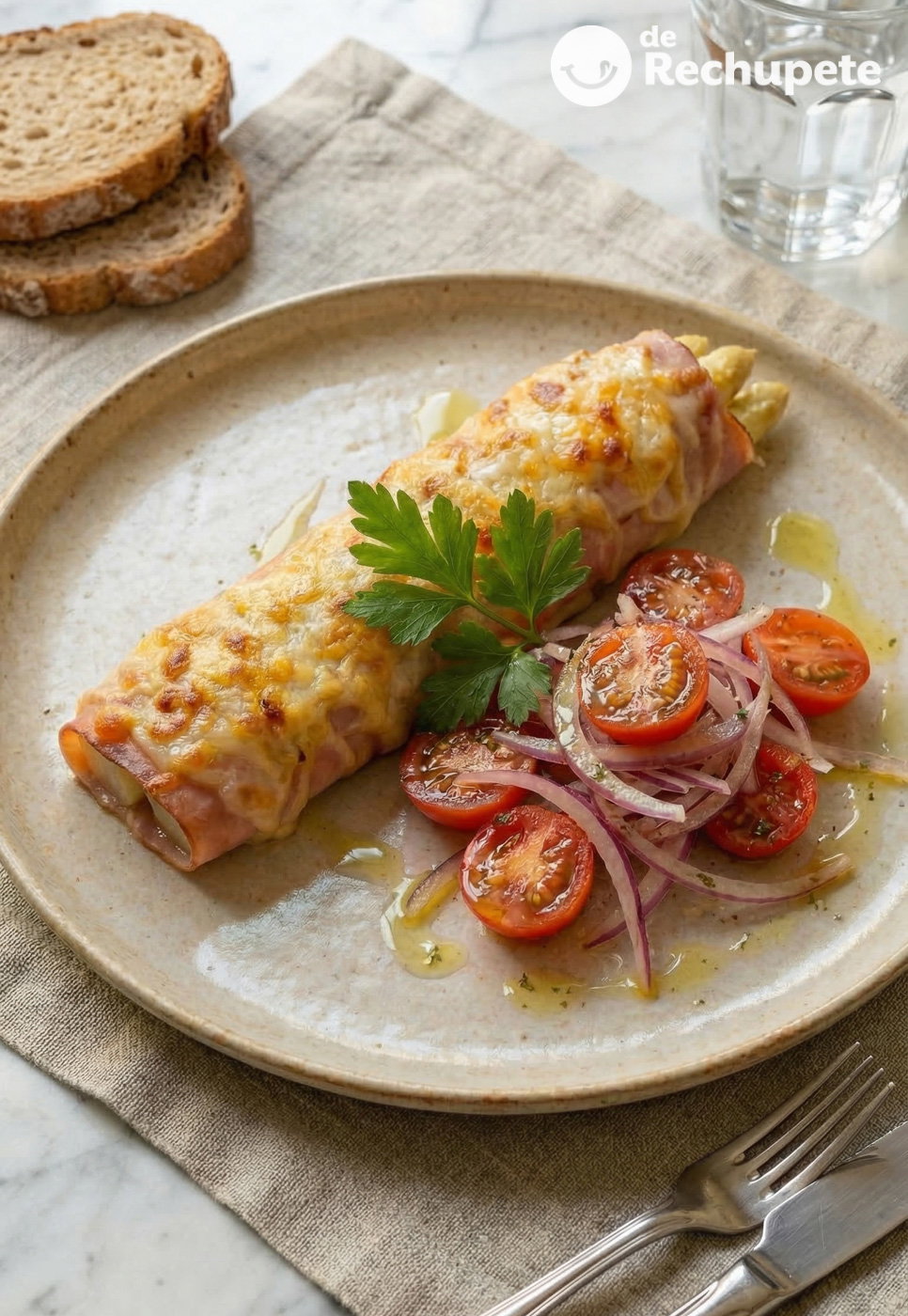 Espárragos blancos gratinados al horno con jamón y queso: receta fácil, rápida y muy resultona